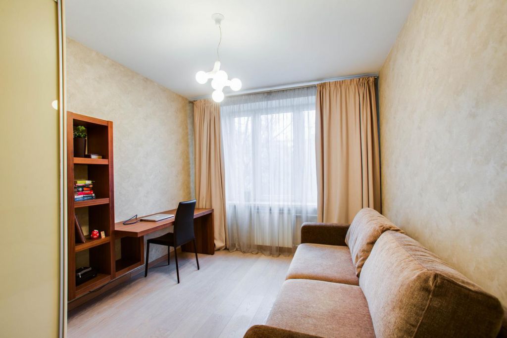 Новокузнецк купить 3х комнатную. Квартира 2. Университет квартиры. 2 Комнатная квартира в Москве. Метро университет квартиры.