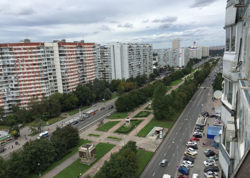 Осенний бульвар в москве