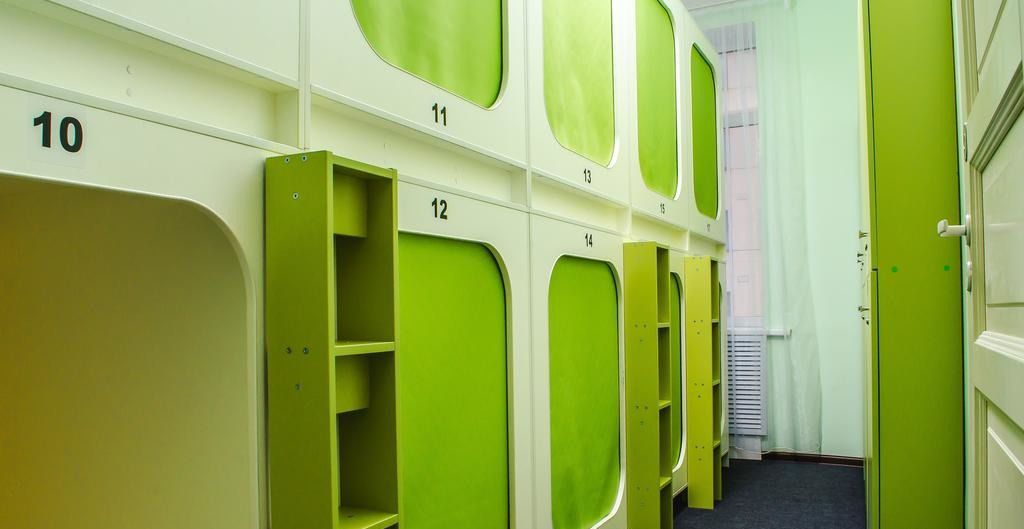 Капсульный хостел. Капсульный отель Москва Cube. Capsule Hostel Москва. Хостел Cube Москва. Cube капсульный хостел.