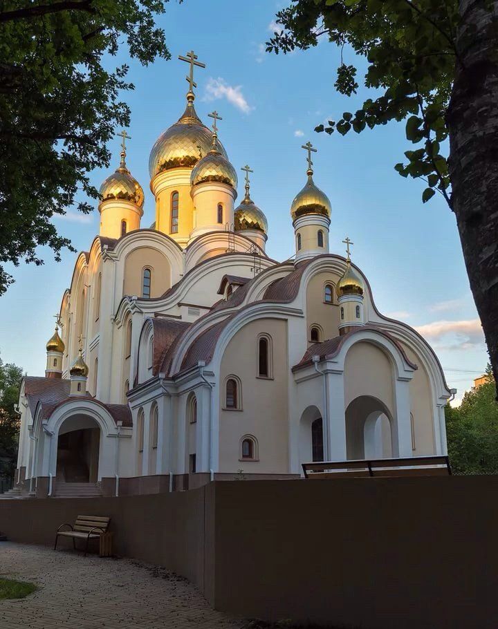 Храм матроны. Храм Святой Матроны. Храм Матроны в Москве. Церковь храм Матроны Московской. Храм Матроны Московской на Таганке.