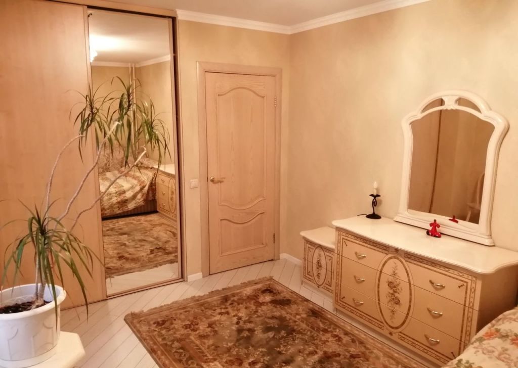 Купить 3 комнатную квартиру в Домодедово вторичка недорого.